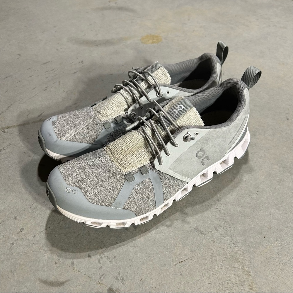 ❤️ On Running Women's Grey and White Athletic Shoes